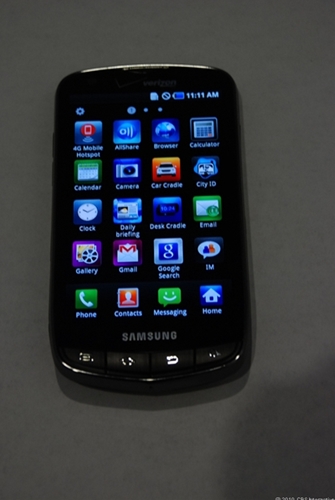 　Samsung 4G LTE Smartphoneは基本的には、「Galaxy S」シリーズの拡張版という位置づけで、Android 2.2と1GHzのHummingbirdプロセッサを搭載している。HTML 5対応のウェブブラウザを備え、サムスンのビデオストア「Media Hub」を利用できる。