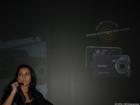 　新しいコンパクトカメラと防水仕様の「PLAYSPORT」ビデオカメラをプロモーション展開するKodak。