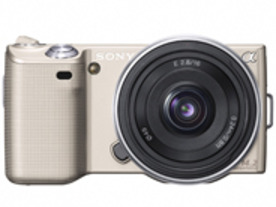 ソニー、小型一眼カメラ「NEX-5」に新色ゴールドを追加
