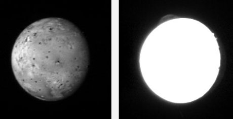 　活発に活動する木星の衛星「イオ」。米国時間2月26日に250万マイル（約402万3000km）離れた地点から撮影された。写真右の左上で傘状になっている部分は、Tvashtar火山から噴き上げられた粉塵。上空150マイル（約241km）以上に達する。写真左で、当該する部分は黒点になっている。この部分には火山灰が積もっている。大きさはテキサス州に相当する。
