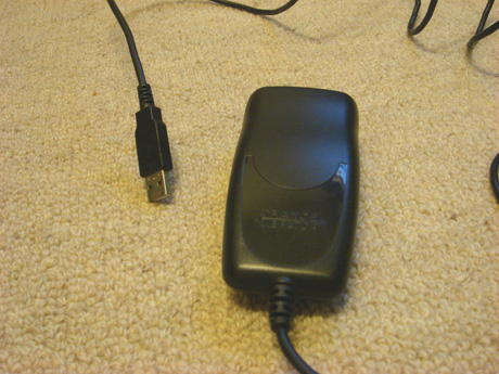 セガのプレイステーション2用シューティングゲーム「Rez」で使用する「トランスバイブレーター」。PS2のUSB端子につないでおくと、ゲームの進行に合わせて振動する。