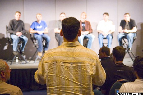 　「Fireside Chat」というセッションで、参加者はGoogleスタッフと近くで親密に接することができた。このセッションでは、開発者らがGoogle Gearsチームとプログラミングに関する詳細を議論した。