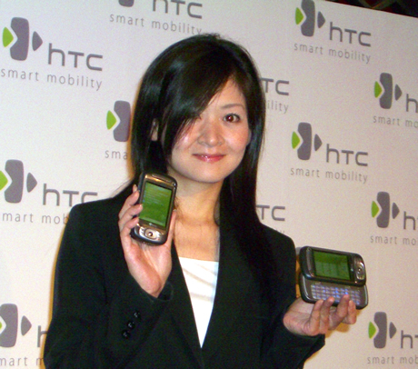 　hTc Zを製造した台湾のHigh Tech Computer Corporation（HTC）は、この発売に合わせて日本法人を設立する。ドコモ以外のキャリアとの展開も視野に入れているという。
