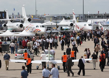 　Dassaultはまた、民間航空機も製造している。同社のビジネスジェット機「Falcon」が複数展示されている。