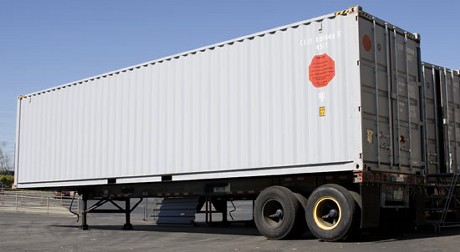 　Concentroのモジュラーデータセンターは、標準サイズのトレーラートラックに適合する。