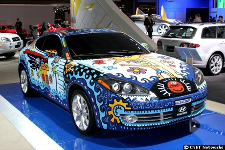 　韓国の現代自動車は、BillyArtNYCが手掛けた手描きの「アートカー」を展示し、同社のクリエイティブな一面をアピールしている。