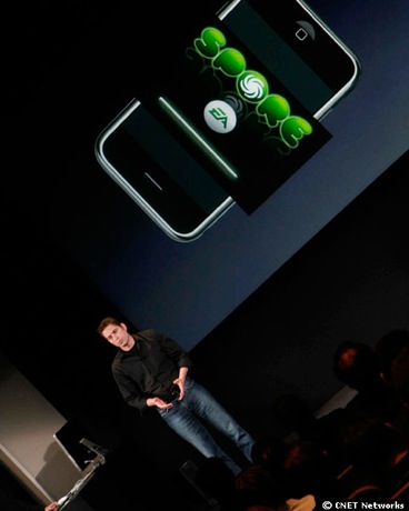 　Appleは数週間前、一部のサードパーティー開発者にiPhone SDKを紹介し、2週間で何ができるかを試してもらったという。EAのTravis Boatman氏が壇上に登場し、モバイル版のSporeをデモした。
