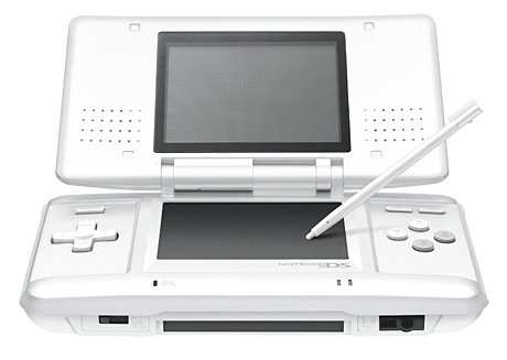 2004年に発売された携帯型ゲーム機「ニンテンドーDS」。