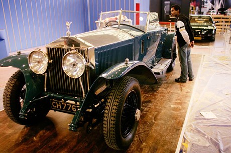 　AutoRAIで展示されていた車の中でも最も高級な車はおそらく、「Rolls-Royce Phantom I 17EX」だろう。1928年に生産されたビンテージのツーリングカーであるこの車両は、200万ユーロ（260万ドル）の価値があるという。