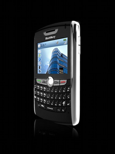 　BlackBerry 8820は、Wi-Fi規格のIEEE 802.11a/b/gに対応し、Wi-FiセキュリティプロトコルのWEPとWPAに準拠している。