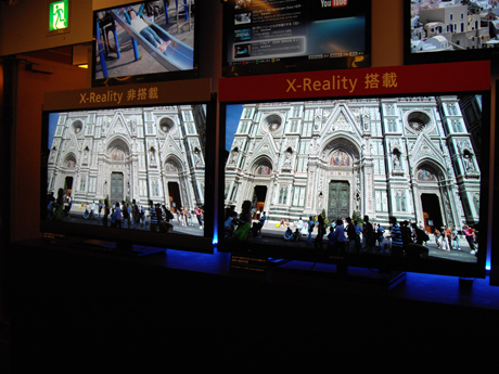 　高画質回路「X-Reality」は、全モデルに搭載されている。超解像技術を採用したことが特徴で、ハイビジョン画質からインターネット動画まで、すべての画質で高画質化を実現するとしている。