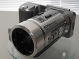 ビクター、動画も静止画もハイスペックなHDハイブリッドカメラ「GC-PX1」