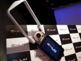 「デジカメを分解して考えた」--フレーム回転カメラ「EXILIM」が生まれた背景とは