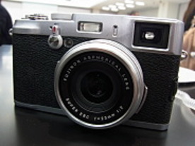 2つのファインダー搭載--富士フイルム、ハイエンド向け「FinePix X100」など8製品