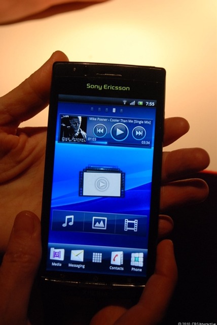 　Sony Ericssonは現地時間2月13日、スペインのバルセロナで開催の世界最大のモバイル関連の展示会2011 Mobile World Congressで「Xperia Neo」を発表した。同社は同端末のほか、「Xperia Pro」とプレイステーションフォンこと「Xperia Play」を発表している。

　Xperia Proとほぼ同じ機能を有しているが、Xperia Neoには物理キーボードは搭載されていない。

　ホーム画面から直接メディアプレーヤー機能に移動することができる。