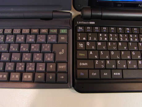 　キーボードを比較した。左がモバイルギア、右がLifeTouch NOTE。