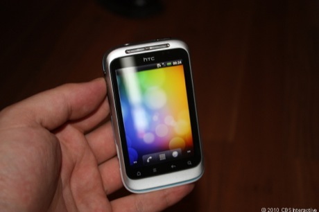 　HTCは現地時間2月15日、スペインのバルセロナで開催されている世界最大のモバイル関連の展示会2011 Mobile World Congress（MWC）で、同社人気のスマートフォン3機種を刷新し、「HTC Incredible S」「HTC Wildfire S」「HTC Desire S」を発表した。本記事では、Wildfire Sを紹介する。

　エントリレベルの端末であるWildfire Sには、レッド、ブルー、ブラック、ホワイトというカラーバリエーションがあり、3.2インチHVGAタッチスクリーンを前面に搭載している。