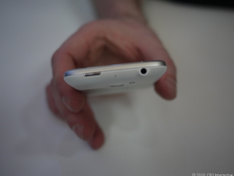 HTC ChaCha

　上部には電源ボタンと3.5mmヘッドホンジャックがある。