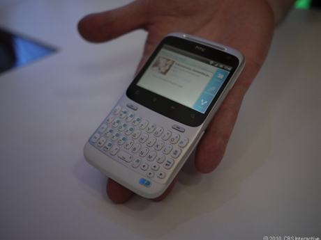 HTC ChaCha

　HTC ChaChaには、Facebookボタンのほか、QWERTYのフルキーボード、2.6インチの480×320ピクセルタッチスクリーンが搭載されている。