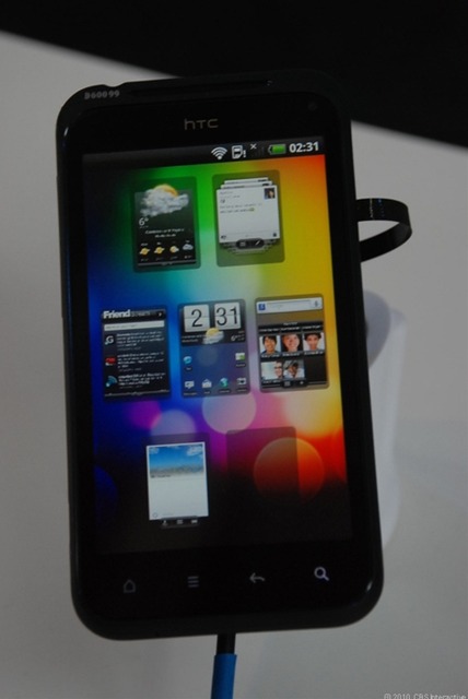 　HTCの「Leap」機能。7つのホームスクリーンを縮小して表示できる。タッチするとその画面に移動する。
