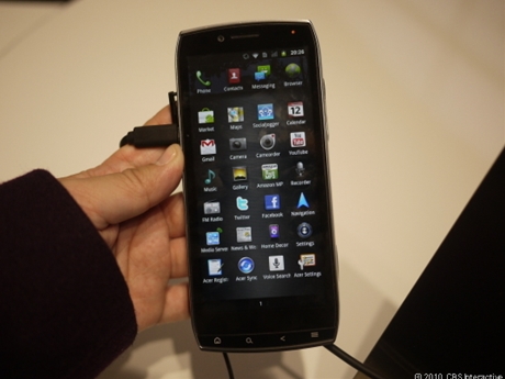 　Acer Iconia Smartでは「Android 2.3」が動作し、Acer独自のユーザーインターフェースとアプリケーションスイートが搭載されている。
