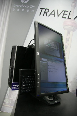 　旅行代理店向けのソリューションとして、「HP Compaq 6200 Pro」などを展示。モニタとPCの間にマウスやキーボードなどを収納でき、スペースの少ない店舗でも活用できるとした。