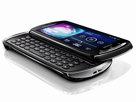 　Sony Ericsson Mobile Communications は2月13日、MWCで物理キーボードを搭載したスマートフォン「Xperia Pro」を発表した。Android 2.3を採用し、3.7インチの液晶パネルを搭載している。MWCでは、Xperia Proとほぼ同等の性能を持ち物理キーボードを搭載していない「Xperia Neo」も発表されている。日本での発売は両端末ともに未定。