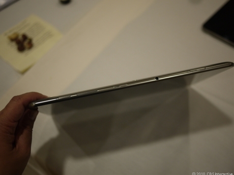 　Galaxy Tab 10.1の側面。