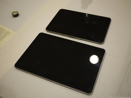 新しいサムスンのタブレット

　Samsung Galaxy Tab 8.9とSamsung Galaxy Tab 10.1を並べたところ。両製品ともWi-FiとHSPA+版が今夏に世界で発売される予定。LTEとWiMAXモデルは2011年中のリリースが見込まれている。