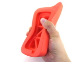厚さ34mm、スポンジのようなiPhoneケース--スタンドにもなる「ARKHIPPO」