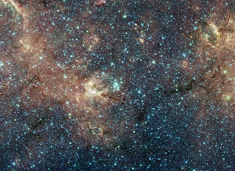 　Hubble宇宙望遠鏡が撮影したこの巨大な星団は、ガンマ線およびX線爆発の源であることがついに確認された。