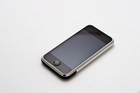　スマートフォン市場の顔を変えた「iPhone」の初代機。