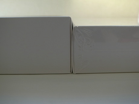 　サイズは横幅が若干小さくなったほか、iPad 2はパッケージの高さが低くなった。