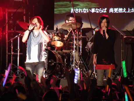 　clear氏と蛇足氏のユニット「だそくりあ」による「magnet/minato」。台湾でも両氏は人気の歌い手で、ステージに登場すると大きな歓声が起きた。