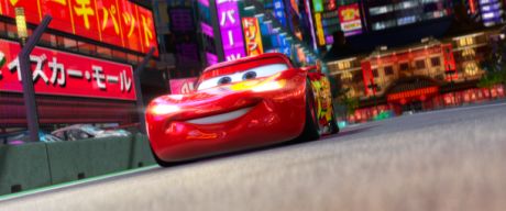 この画像では、「Pixarが「カーズ2」のために作り出した反射効果が含まれている。東京の明かりがライトニング・マックイーンに車体に反射している。
