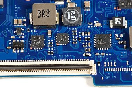 　Texas Instruments製の入力電圧範囲1.8V～28Vの同期整流降圧型コントローラ「TPS51117」と入力電圧範囲2.95V～6V、3Aの同期整流降圧型コンバータ「TPS54319」。
