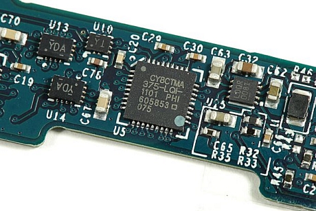 　Cypress Semiconductor製のコントローラ「TrueTouch CY8CTMA375」。