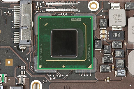 　Intelの「E78296」プラットフォームコントローラハブ。