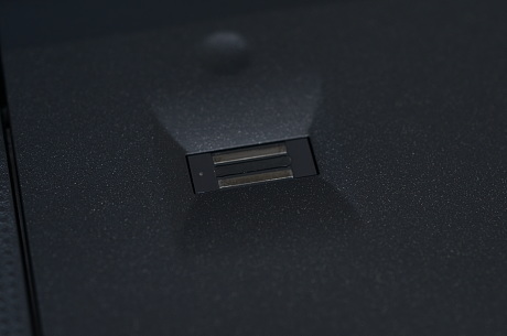 指紋センサはインテルCPU搭載機種に装着できる。
