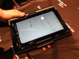 レノボ、ThinkPadシリーズ初の企業向けタブレット--独自UIを採用