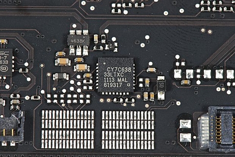 　Cypress Semiconductor製の「CY7C638」ロースピードUSBペリフェラルコントローラ。