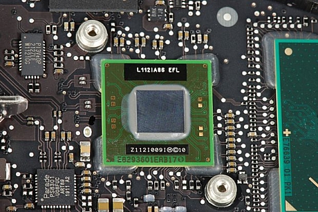 　Intelの「L112IA86 EFL」ThunderboltポートコントローラIC。