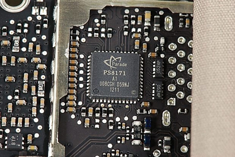 　Parade Technologies製の「PS8171」HDMI/DVIレベルシフタ。