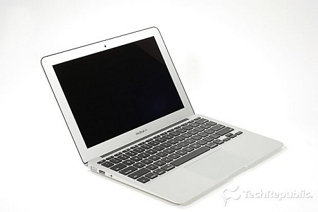 　このMacBook Airには、1366×768ピクセル（ネイティブ）を含む複数の解像度をサポートする11.6インチ（対角）のLEDバックライトディスプレイが搭載されている。
