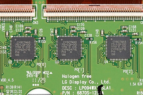 　3つのCypress Semiconductor製タッチスクリーンコントローラ「CY8CTMA3」