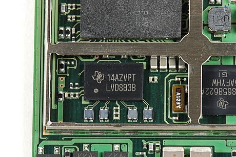 　Texas Instrumentsの電源コントローラ「LVDS83B」。