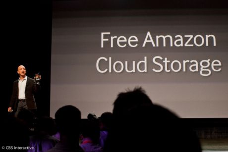 米国時間9月28日の発表で「Kindle Fire」について説明する、Amazonの最高経営責任者（CEO）のJeff Bezos氏。