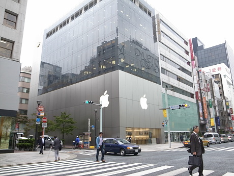アップルは米国時間10月4日に「iPhone」イベントをカリフォルニア州クパチーノにある本社で開催したことを受けて、日本でもイベントを開催し、新端末を披露した。