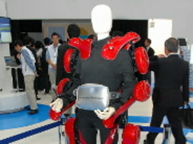 ロボットスーツや衛星機器も展示--CEATEC JAPAN 2011