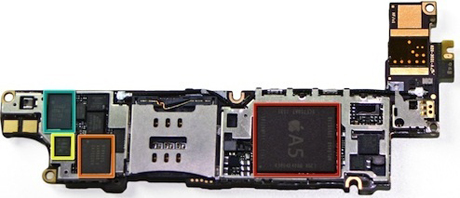 iPhone 4Sのメイン基板